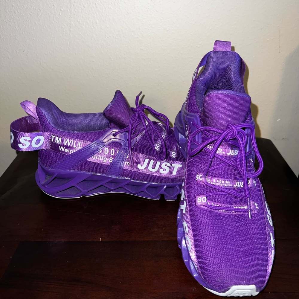 Just SoSo Womens Athletic Shoes size 9